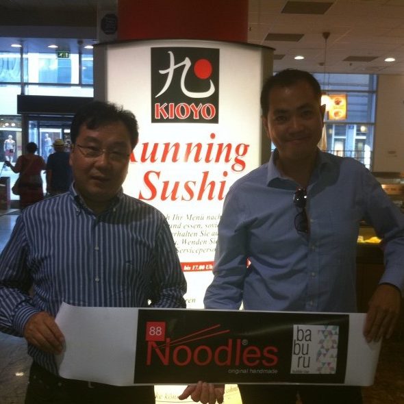 88Noodles gratuliert unserem Partner Dr. CHEN Ansheng, Präsident der Firmengruppe Sunrise (z.B.Baburu Millenium) und Vizepräsident des Verbandes der Chinesen in Österreich, zur Eröffnung seiner neuen Filiale Baburu Kärntnerstrasse. Wir freuen uns sehr, dass der erfolgreichste Chinese zu unserer großen Eröffnung im September 2012 kommt :)
